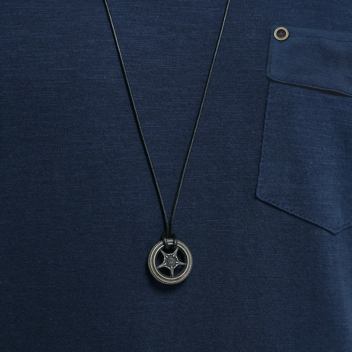 Logan – V-Neck Pocket Tee